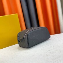 ��������ױ��Ů��Я����ϴ�����ɰ��߼���Ƥ�ʼ�Լʱ�л�ױ��2026