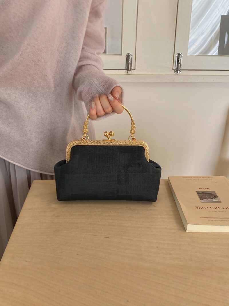 2026 nuevo pequeño viento de cadena bolsa de cena de mujeres de alto nivel sensación abrazadera bolso de mano mochila de estilo de moda bolsa de conchas