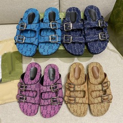 有貨！Y版2024新款拖鞋女外穿平底金屬扣刺繡字母沙灘皮帶扣涼拖