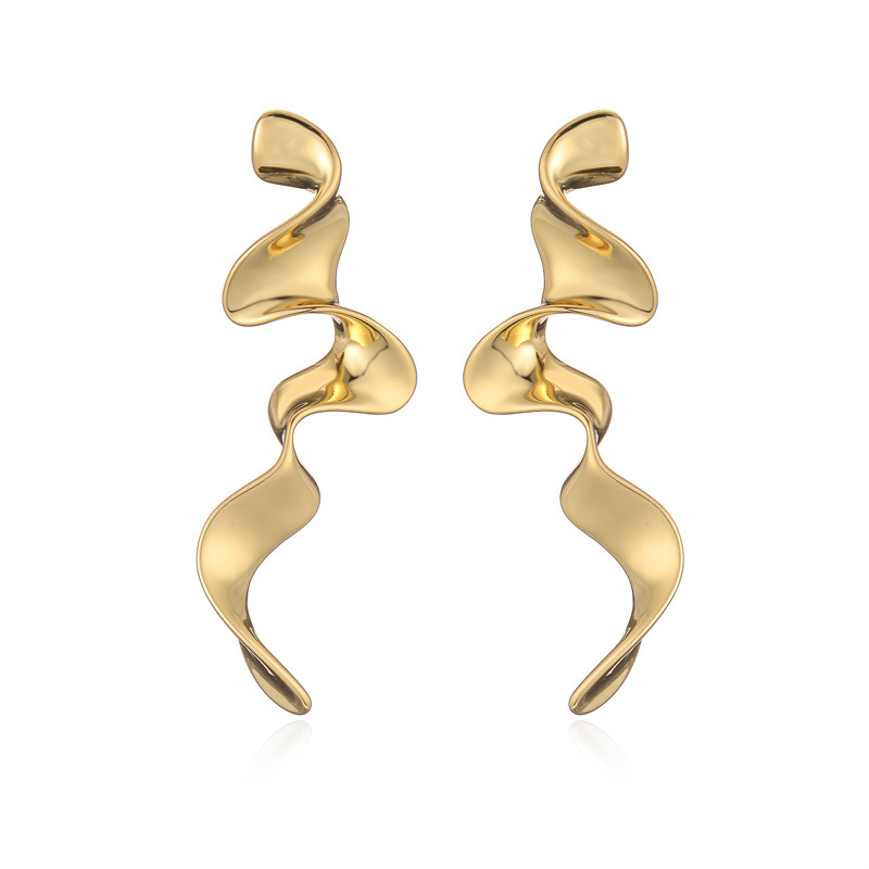 Europa y Estados Unidos transfronterizos ondulados pendientes metálicos irregulares exagerados atmósfera geometría simple sensación de diseño de grandes pendientes lujosos