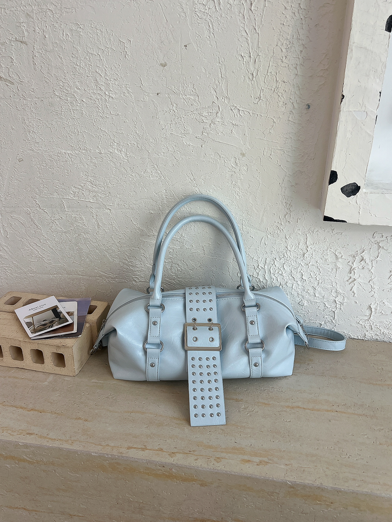 Diseño coreano de nicho de alta calidad, locomotora de chicas calientes, bolso de gran capacidad, remaches retro de viaje, mochila de hombro.