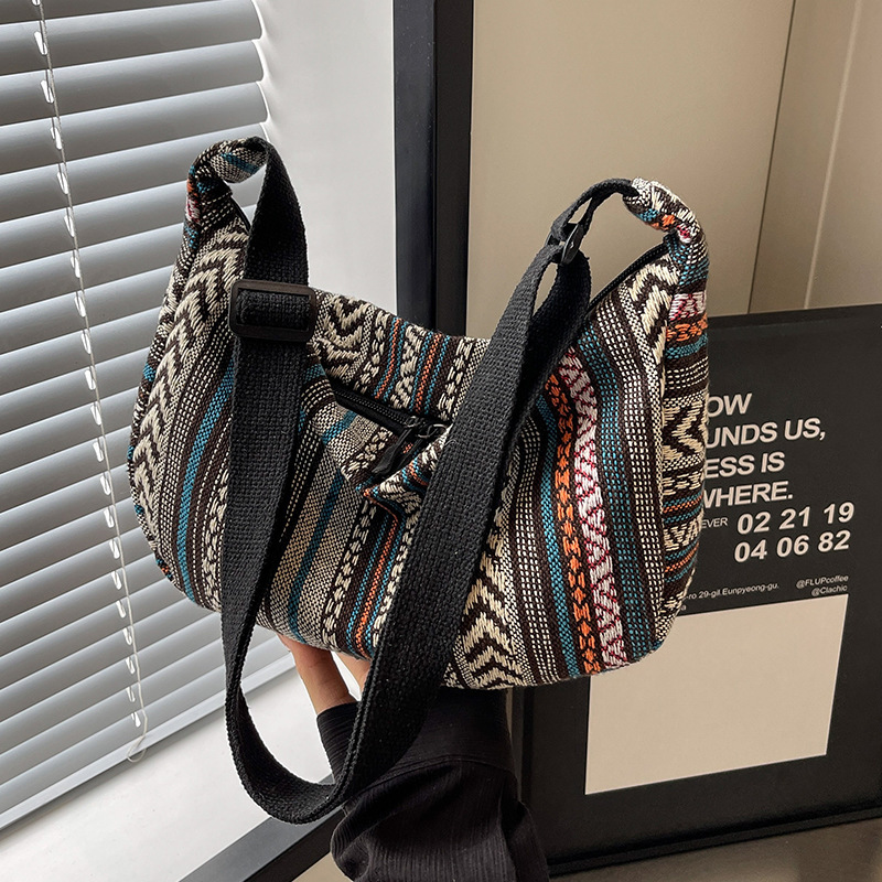 Large Capacity Ethnic Style Bag 2024 New Fashionable Fashionable Crossbody Dumpling Bag Instagram Style Retro All-match Shoulder Bag for Women