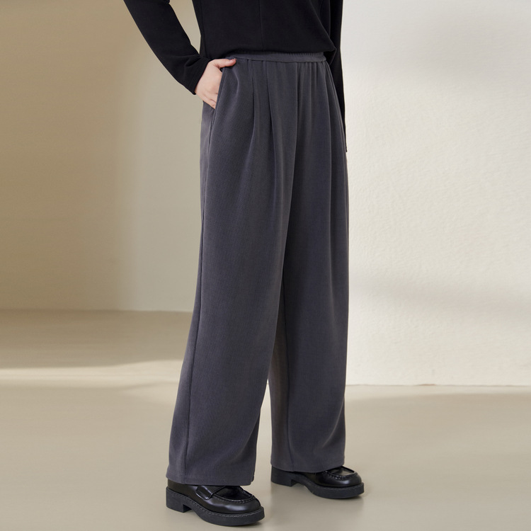 темно-серый