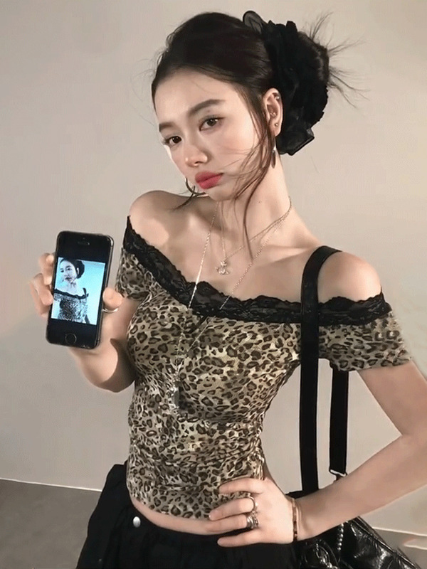 Purely Sexy Leopard Print Off-Shoulder Top for Women, 2026 New Popular Summer Short-Sleeve Stunning Top in Leopard Print Color