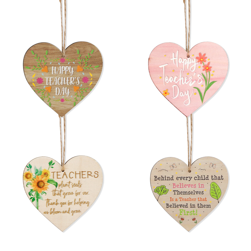 2026 nueva decoración del día del maestro amor de madera lista de jardín de infantes de la escuela de la atmósfera de vacaciones diseño colgante de madera