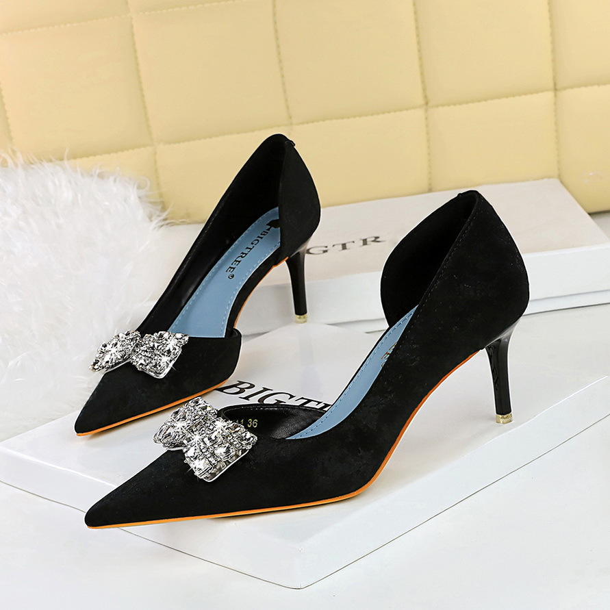6168-AK51 Korean Style High Heel Stiletto Shallow Pointed Toe Side Hollow Fabric Metal Rhinestone Bowknot Buckle Single_vogvips.com