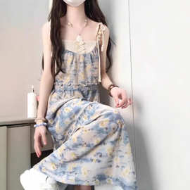 小个子春夏吊带连衣裙女夏季新款法式甜美仙女海边度假油画风裙子