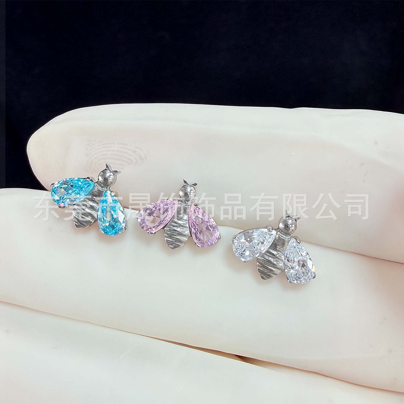 Titanium Alloy Ear Stud F136蜜蜂 Studded Cubic Zirconia Ear Stud G23 Titanium Helix Cartilage Stud Ear 饰