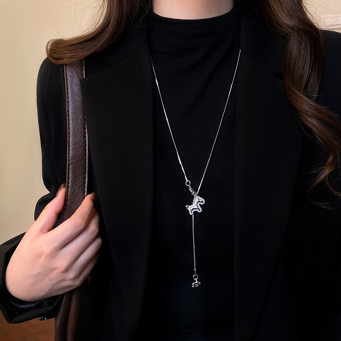 Silver Pony Pendant Adjustable Long Necklace for Women 2025 New Sweater Chain High-End Accessible Luxury Niche Accessories