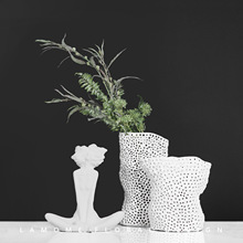 简约现代黑白陶瓷抽象镂空花器仿真满天星样板间客厅餐桌饰品摆件
