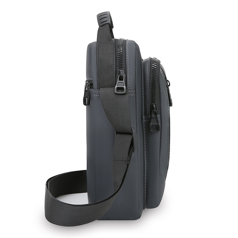 Bolso pequeño para hombre 2025 nuevo bandolera de un solo hombro mini pequeña cremallera multicapa casual moda todo fósforo pequeño bolso de hombro