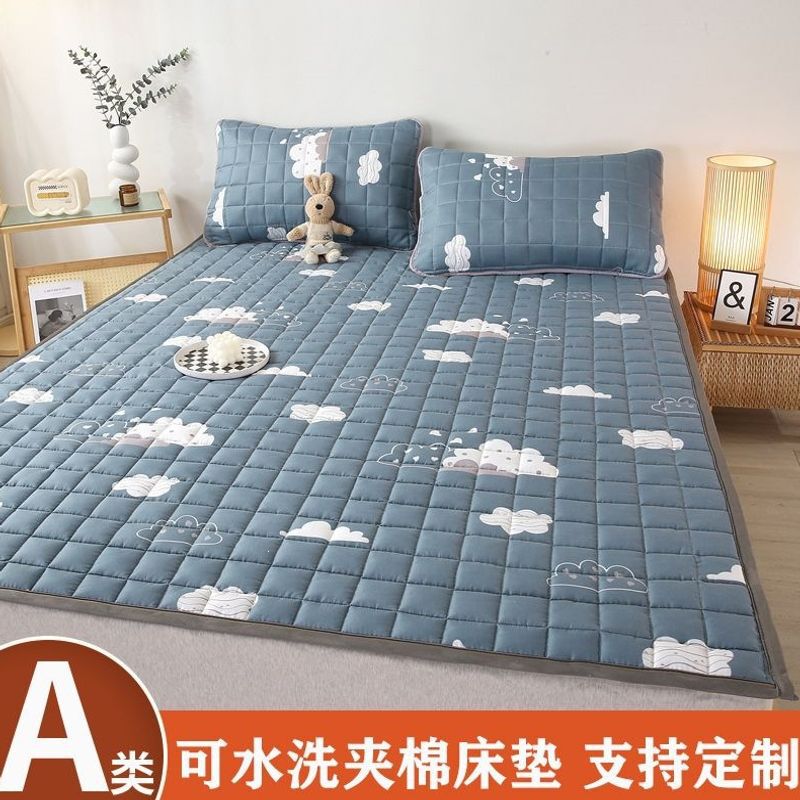 Soft mattress pad, single and double size, thin household mattress, tatami protective pad 1.5mx 1.8m in stock Soft mattress pad, single and double size, thin household mattress, tatami protective pad 1.5mx 1.8m in stock