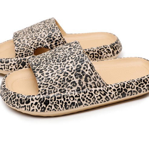 Cross-border wholesale summer mud-slip feeling thick-soled indoor home use EVA leopard print slippers couple sandals