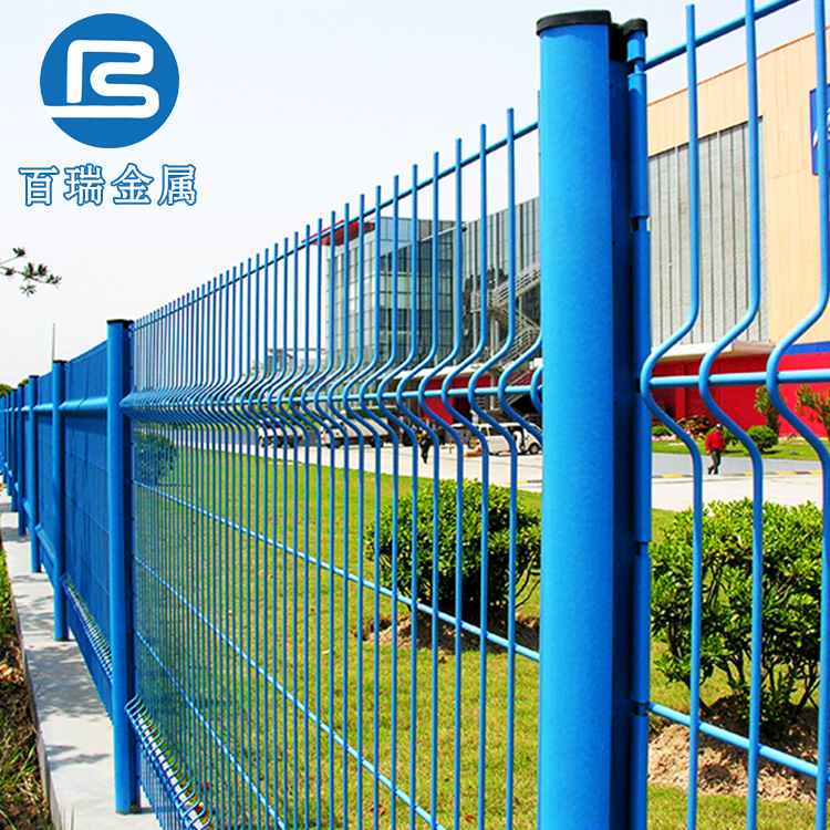 厂家批发桃型柱护栏网低碳钢丝护栏防护网大量现货当天发货