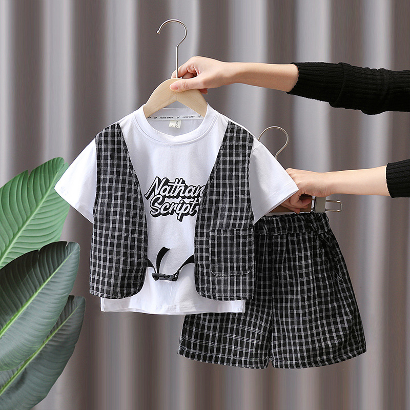 7175 Traje de verano para niños 2025 Nuevo traje de dos piezas falso rojo de Internet para niños Verano coreano de dos piezas de manga corta de la calle frita