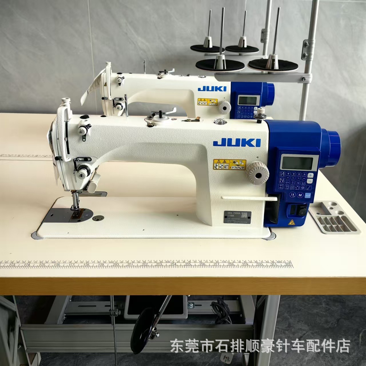 Venta al por mayor nueva máquina pesada JUKI nueva computadora DDL7000A cuatro automática máquina de coser plana máquina de coser industrial de coche plano