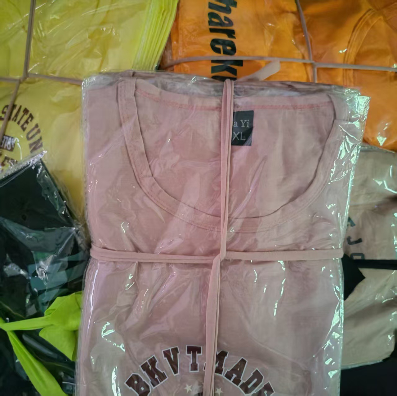 さまざまな高品質の婦人服 T シャツの屋台ライブブロードキャスト外国貿易実店舗人気の春夏秋の新作衣料品卸売