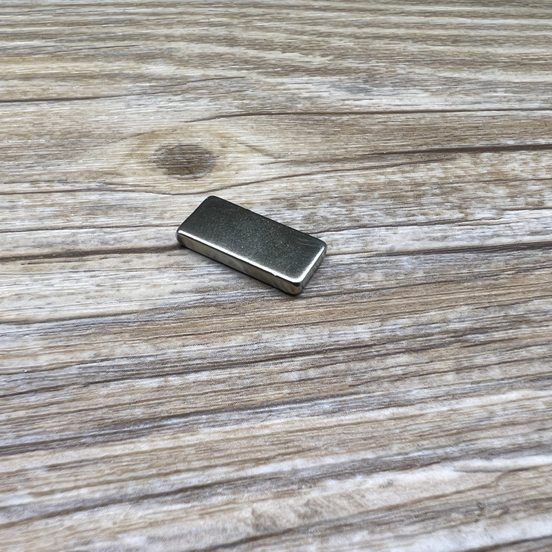 19*9.3*2.5毫米毫米强磁 磁石磁铁磁力磁吸电磁充磁磁性耐热