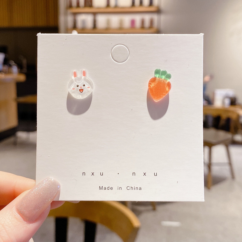 Pendientes transfronterizos, pendientes de metal de alta calidad, pendientes de 2025 nuevos pernos de moda, temperamento ligero y lujoso, pendientes de atmósfera