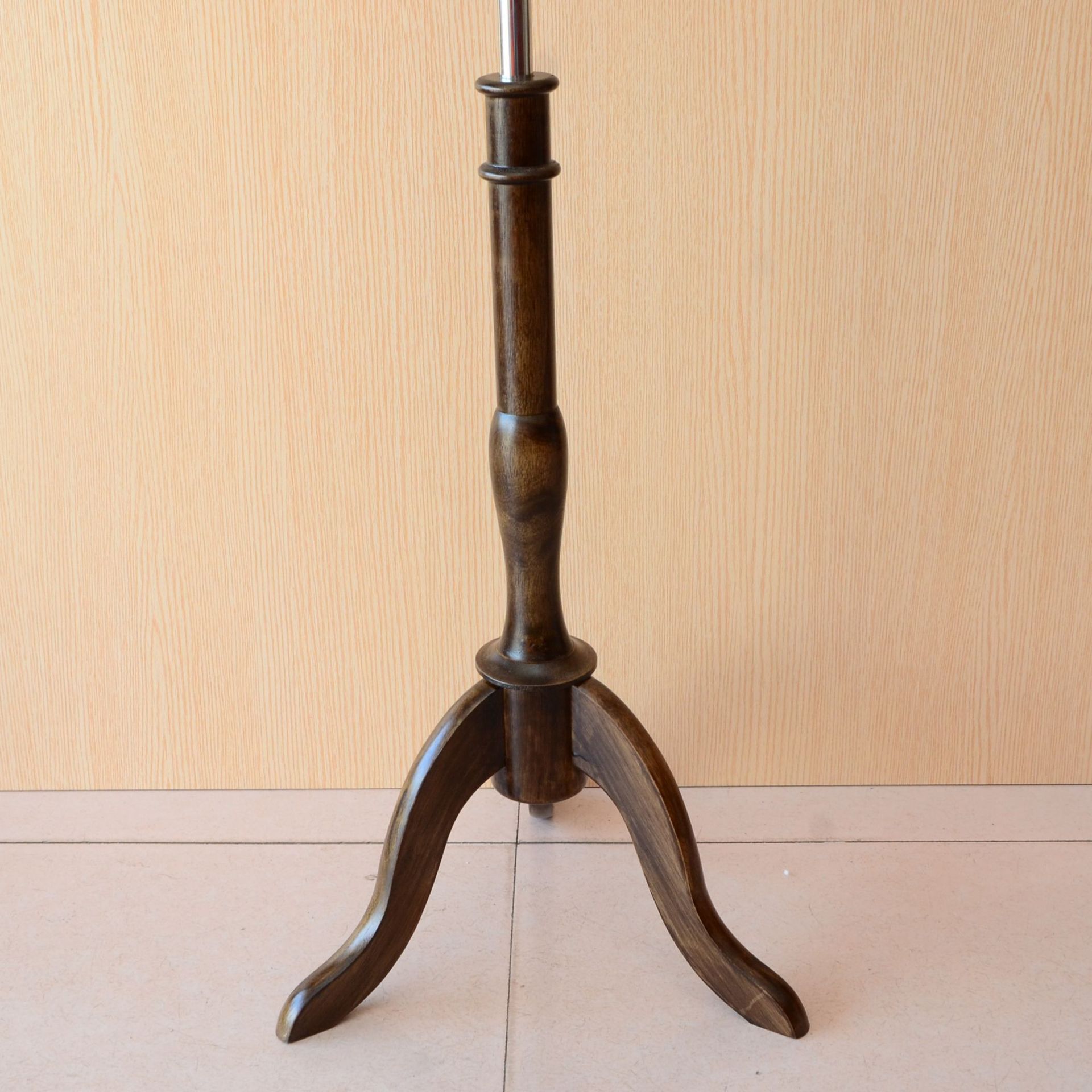 Modelo de tela de medio cuerpo soporte de base de triángulo tienda de ropa niños y niñas Accesorios de plataforma para niños base de trípode de madera maciza