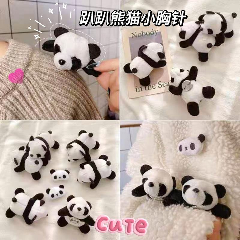 かわいいパンダのブローチがうつぶせになりました。|undefined