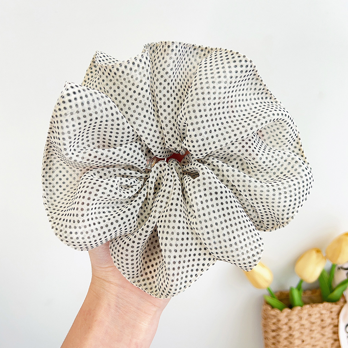 오프화이트 + 도트무늬 + 메쉬머리끈