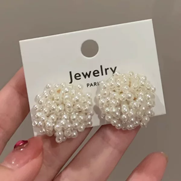 French Baroque Fireworks Pearl Earrings 2024 New Style Elegant High-end Niche Design Light Luxury Simple Earrings