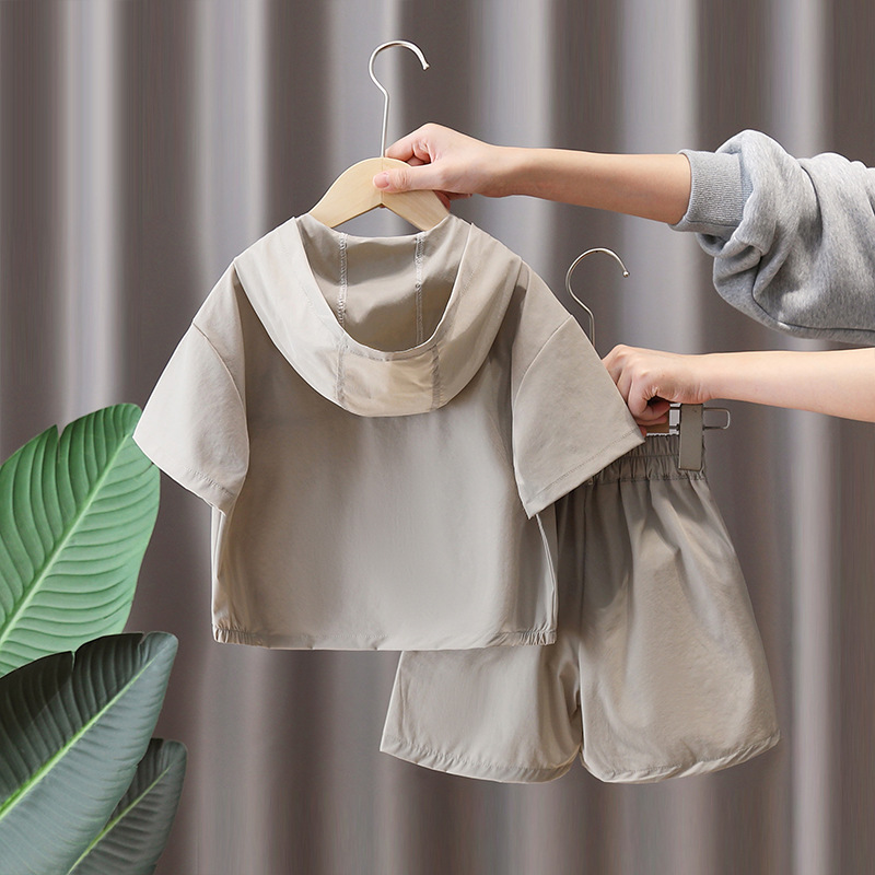 7230 Traje de manga corta de verano para niños 2025 nuevo estilo estilo occidental ropa con capucha para niños pantalones cortos estilo coreano fresco y hermoso estilo delgado