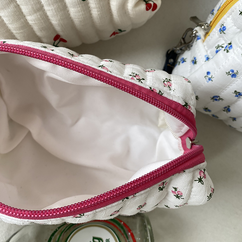 Bolsa de cosméticos acolchada bolsa de almacenamiento de cosméticos bolsa de dumpling bolsa de almacenamiento chica corazón cereza bolsa de cosméticos