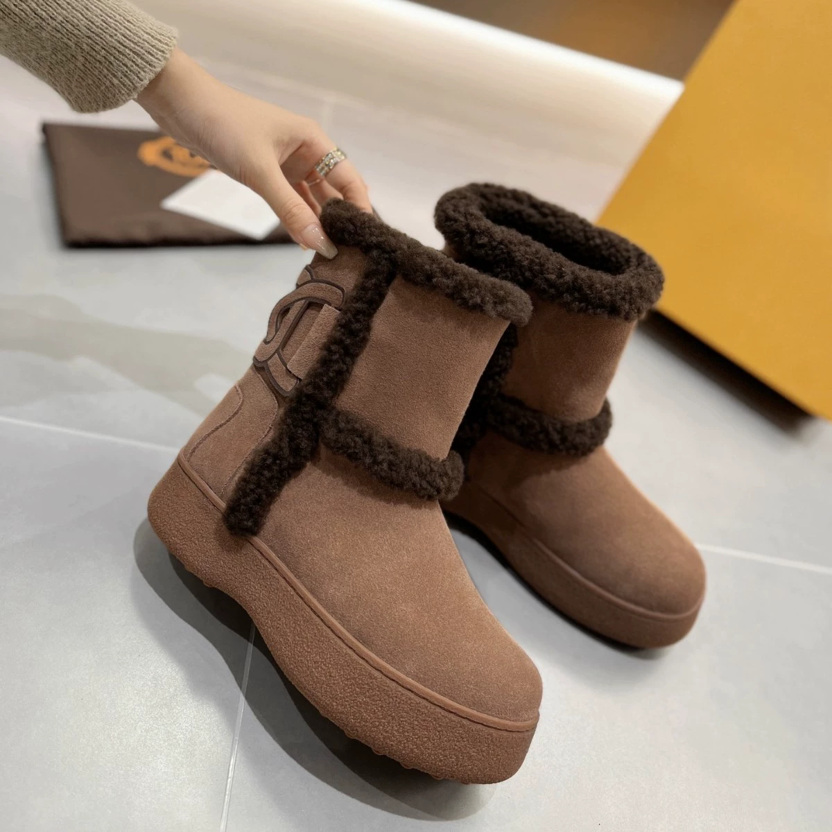 Non-slip warm low boots, European style