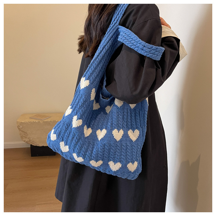 Women's Medium Knit Heart Shape Basic Classic Style Bucket Open Shoulder Bag display picture 7