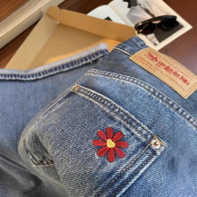 型爆好！人手一条，复古水洗小红花刺绣直筒显瘦牛仔裤女G091312
