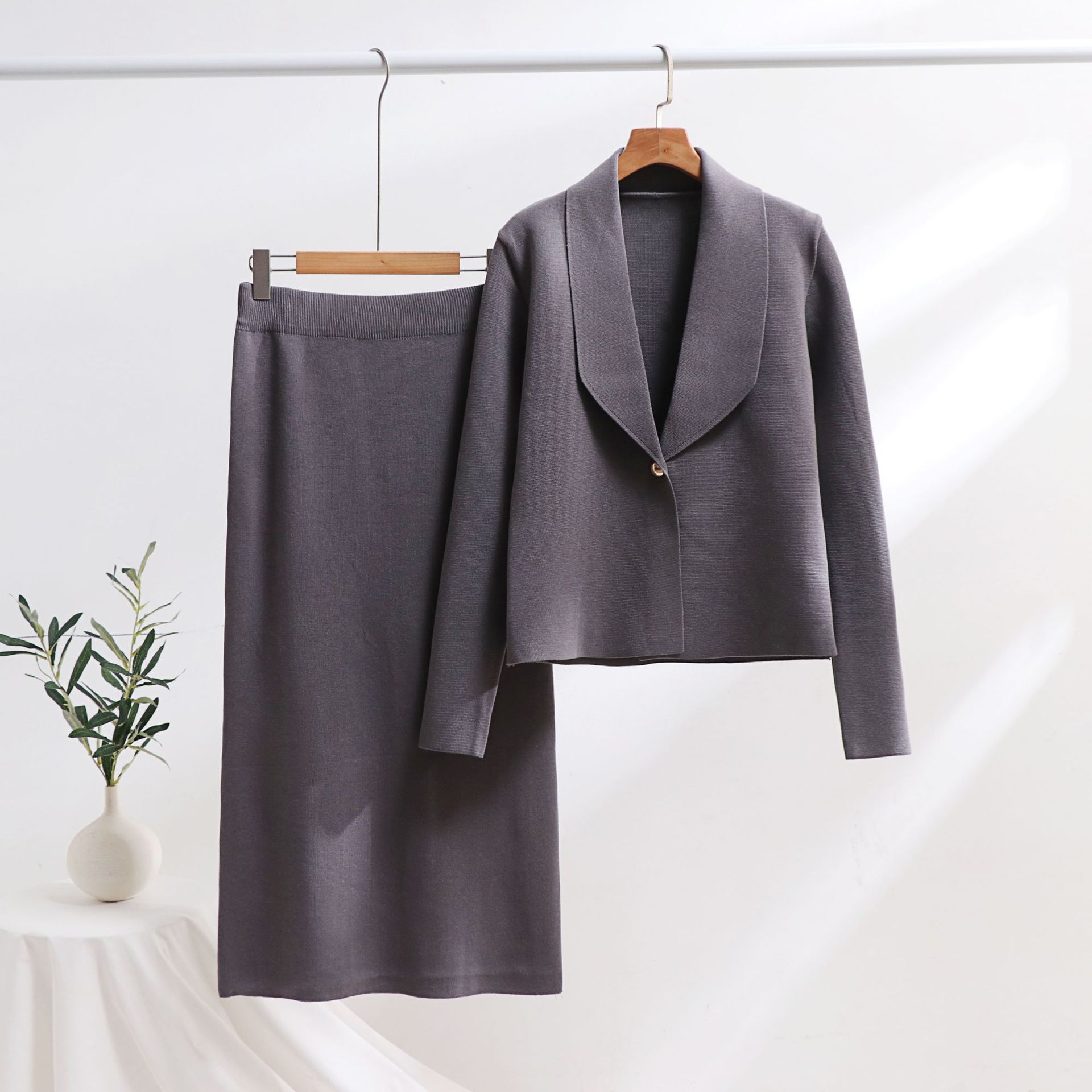 Vêtements pour femmes mode costume simple à manches longues haut de couleur unie taille haute jupe mi-longue petite jupe deux pièces_voghion.com