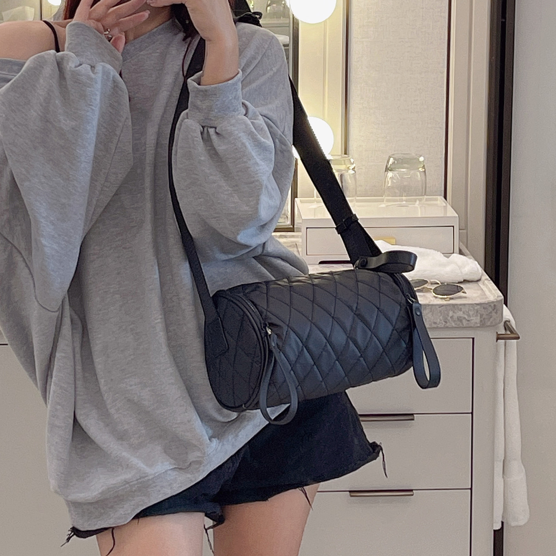 Cuscino a tracolla da donna con cilindro Lingge in tessuto di nylon Oxford 2024 Nuova borsa a secchiello per l'acqua a scacchiera_voghion.com