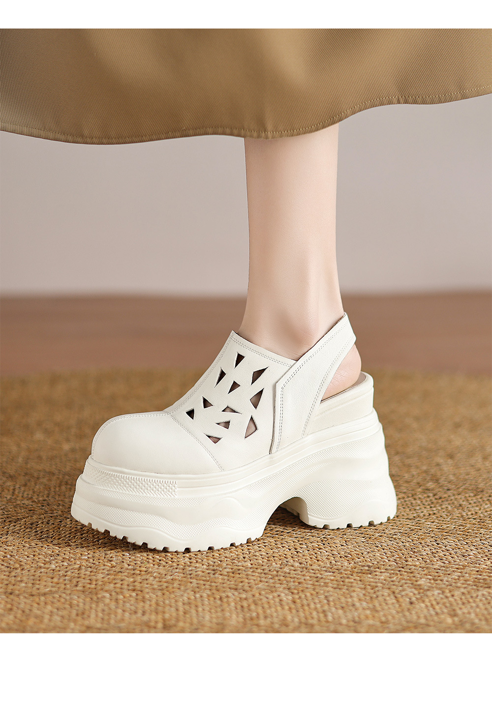 Giày sandal lỗ nữ đế xuồng platform cao 12 cm, bít mũi, dáng đế xốp nhẹ — đen, trắng chi tiết 12