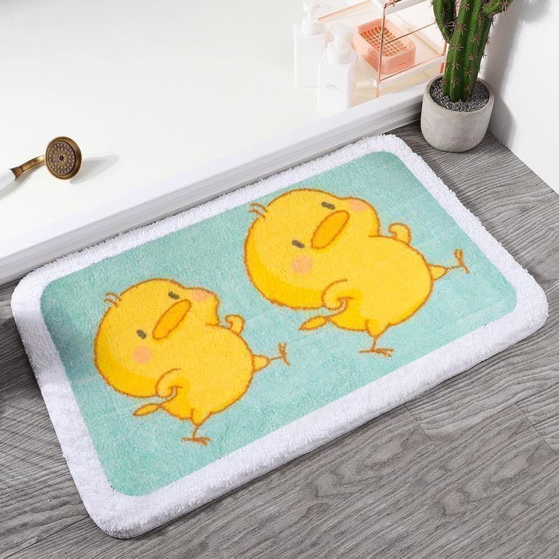 漫画のドアマットは家庭用トイレを厚くして、リビングの玄関のティーテーブルの足マットはカシミヤのマットに似せている|undefined