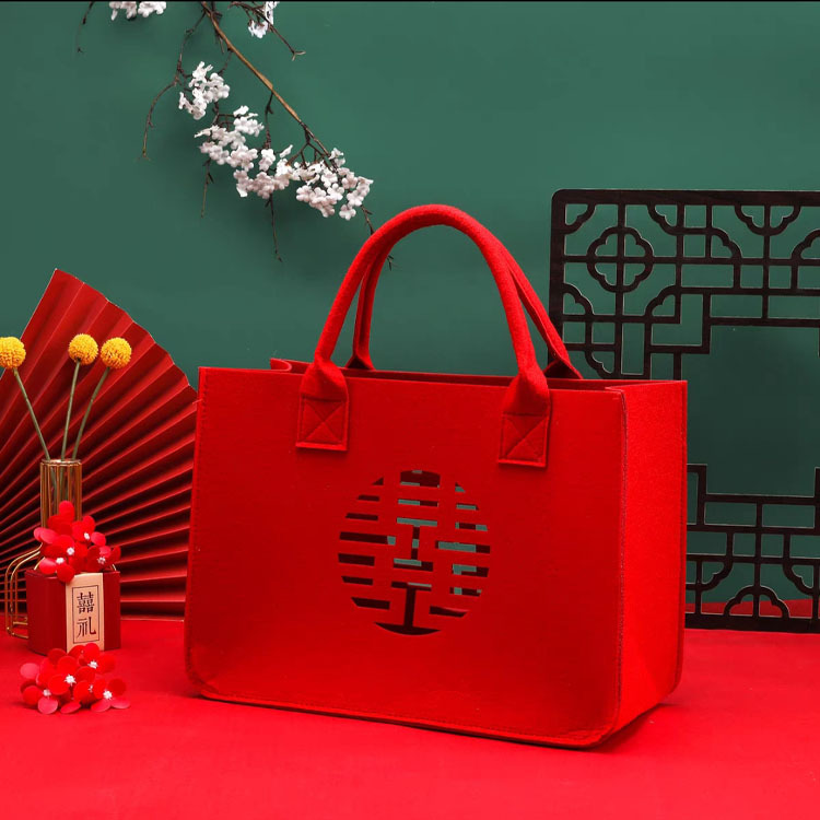 Wedding red envelope with the word "happy" for wedding bride wedding bag felt handbag bridesmaid souvenir wedding candy extra large bag