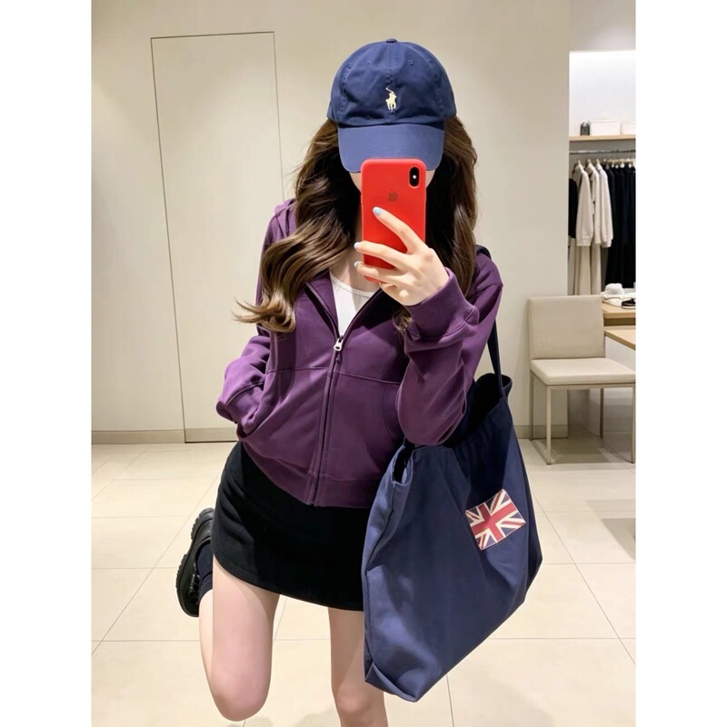 In stock: American retro purple short hooded sweatshirt for women, autumn slim-fit for petite figures, embroidered casual sportswear In stock: American retro purple short hooded sweatshirt for women, autumn slim-fit for petite figures, embroidered casual sportswear
