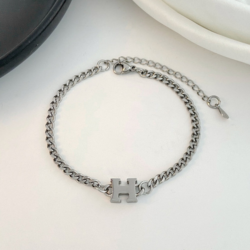 Sleek European and American Letter Bracelet, Instagram-Worthy, Minimalist Style, Niche Design, Bestselling Chain Jewelry for Women – Japanese & Korean Influences