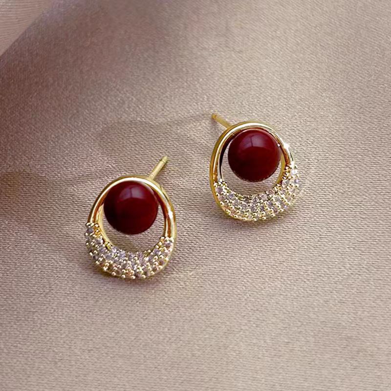 Cubic Zirconia And Pearl Stud Earrings For Everyday Elegance_voghion.com