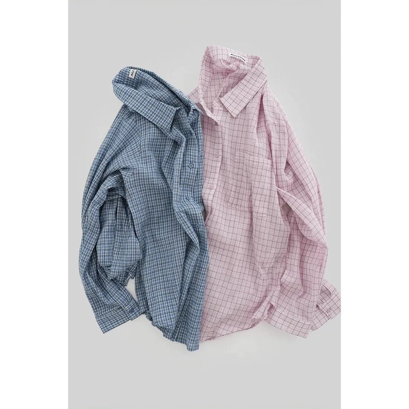 Korean designer's simple, thin, slightly sheer plaid shirt, Korean-style women's clothing, casual and versatile shirt with a relaxed feel Korean designer's simple, thin, slightly sheer plaid shirt, Korean-style women's clothing, casual and versatile shirt with a relaxed feel