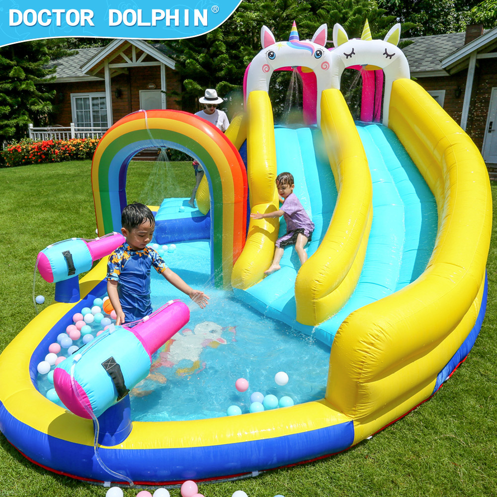 Doctor Delfín | Castillo inflable familiar para interiores con rociador de agua y tobogán doble, mini trampolín doméstico antideslizante