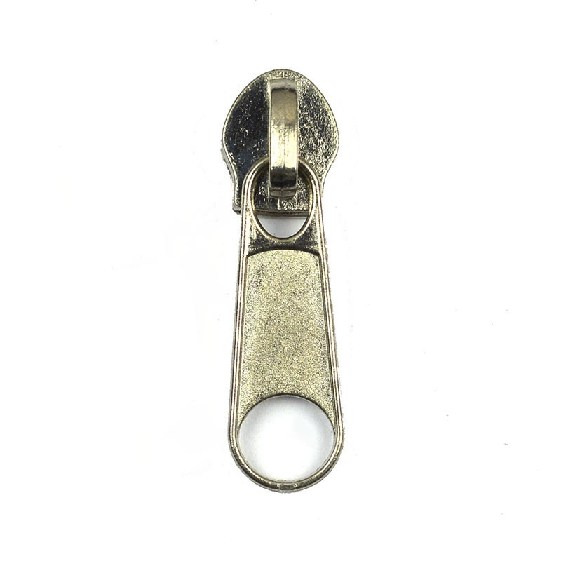 Universal metal polishing cloth with zipper