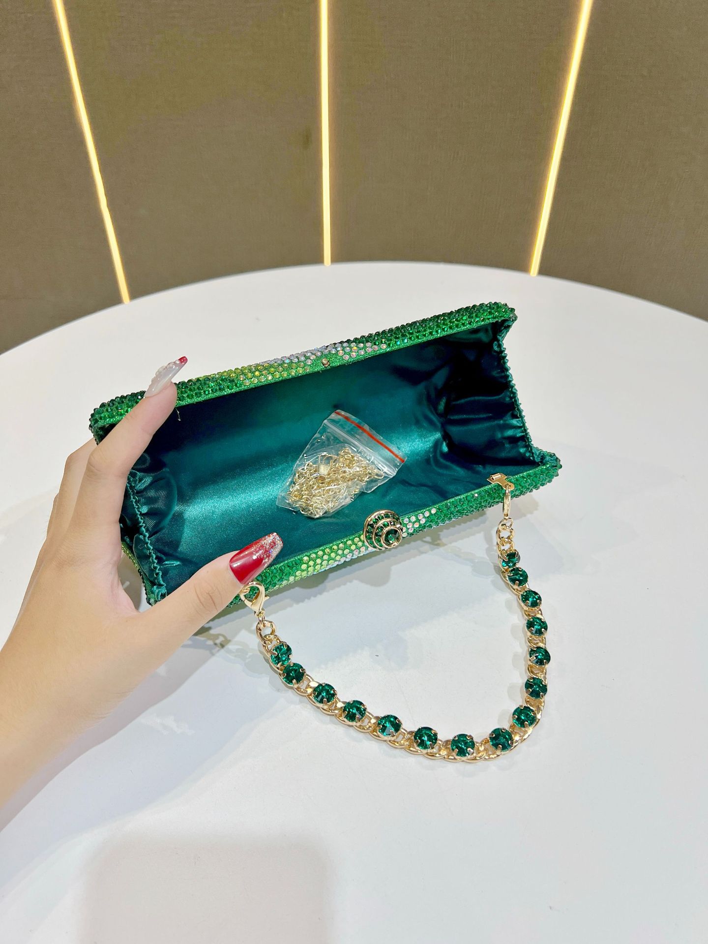 Luxurious Rhinestone Evening Bag For Wedding And Party_voghion.com