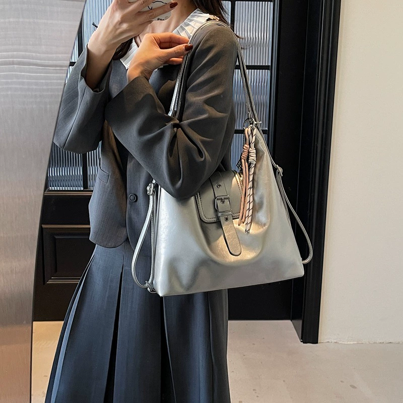 High-End Capacious Shoulder Bag and Backpack by 驰泉 in Multiple Elegant Colors