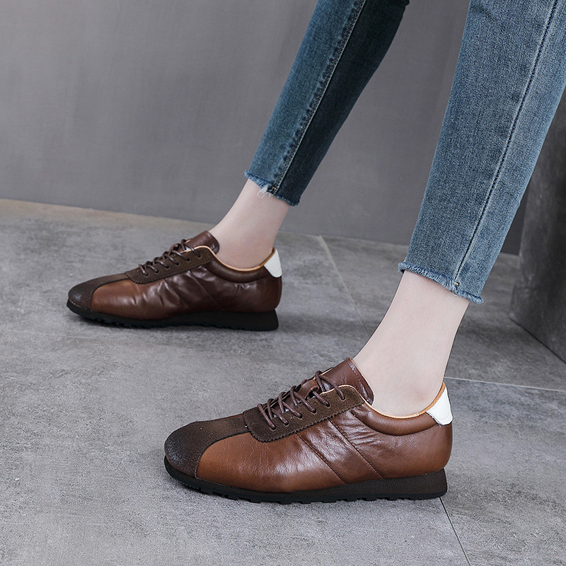 Giày sneaker nữ da thật phong cách cổ điển đế bệt nhẹ — màu nâu