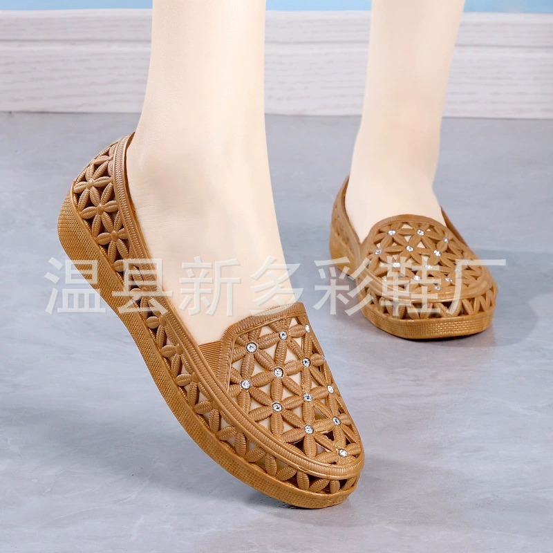2026 Новый Croc Shoes Dropshipping Летние сандалии Женские плоские сандалии Мамина обувь для среднего и пожилого возраста