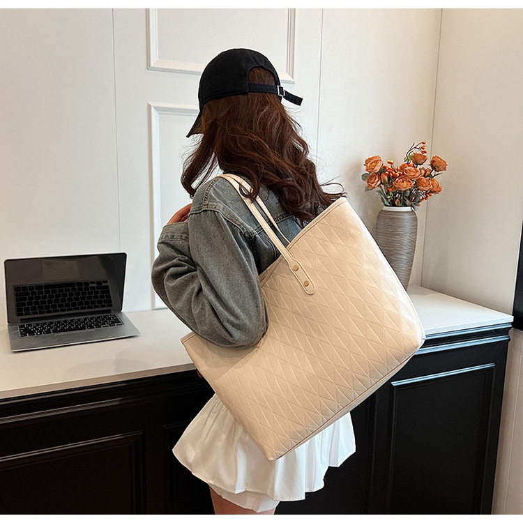 Túi tote nữ cỡ lớn đa năng chất liệu PU, túi đeo vai đi làm phong cách thường ngày — Màu trắng be, Màu xanh lam, Màu đen, Màu đỏ chi tiết 10
