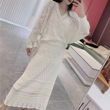 韩版设计感镂空V领勾花宽松针织春秋针织罩衫中长款半身长裙套装