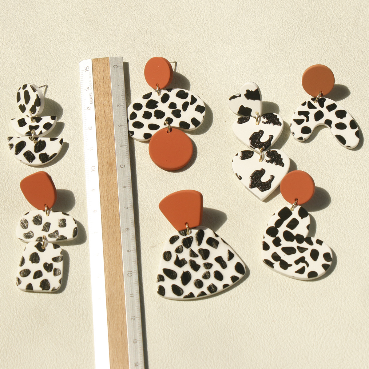 1 Pair Korean Style Cow Pattern Arylic Women's Drop Earrings display picture 1